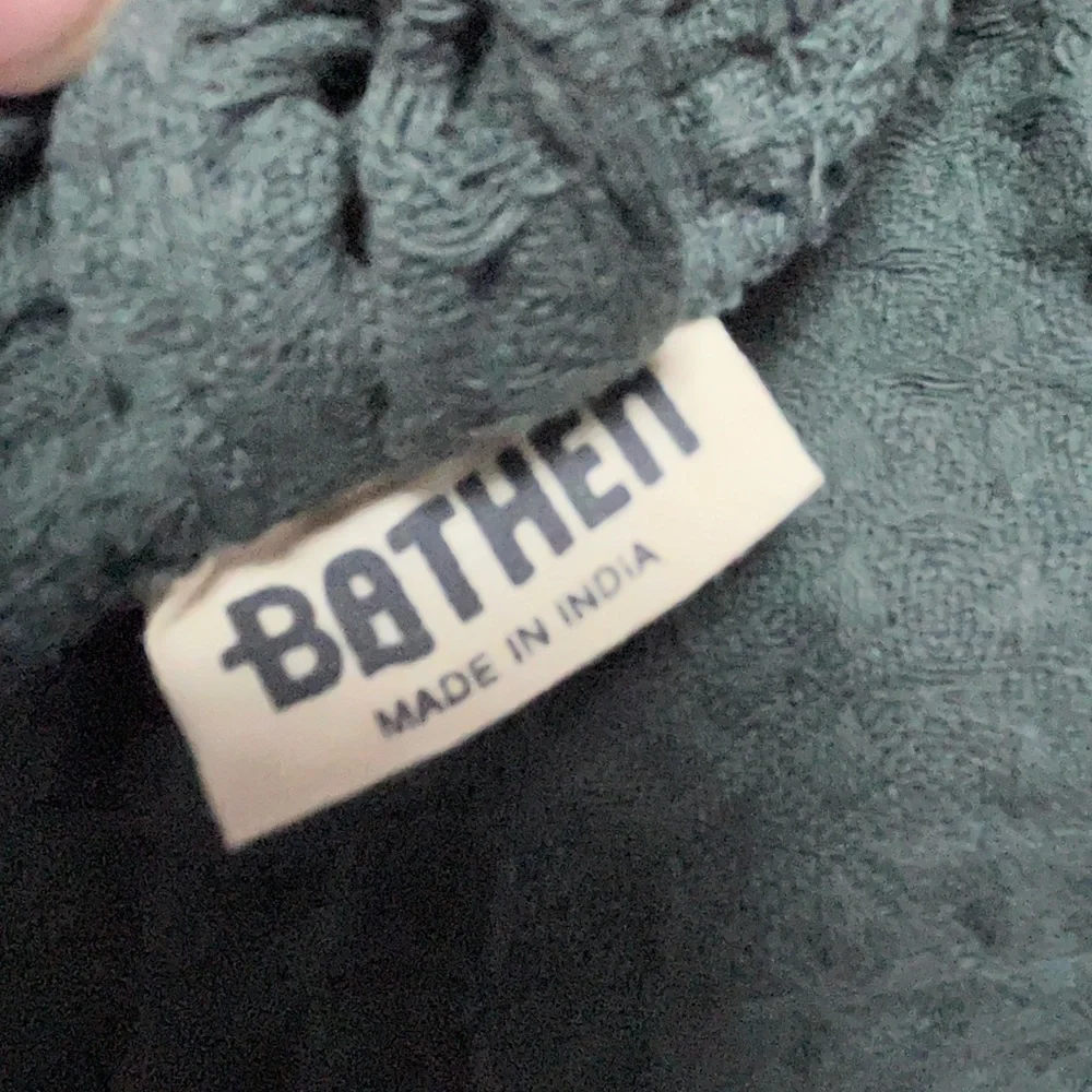 Bathen Robe - Picture 2 of 9